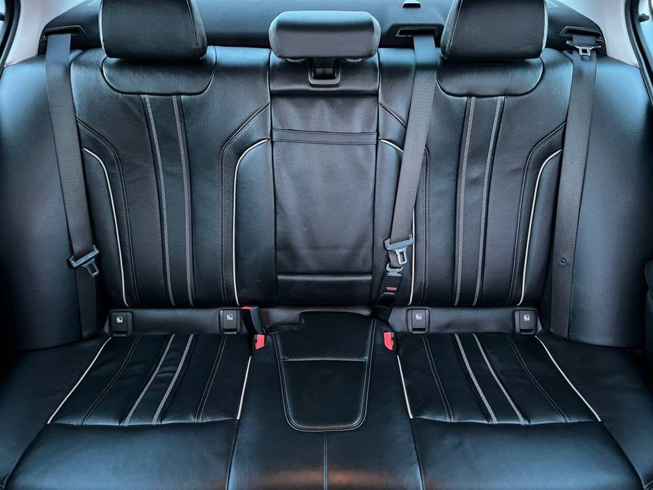 2018 BMW 5 Series - image 12