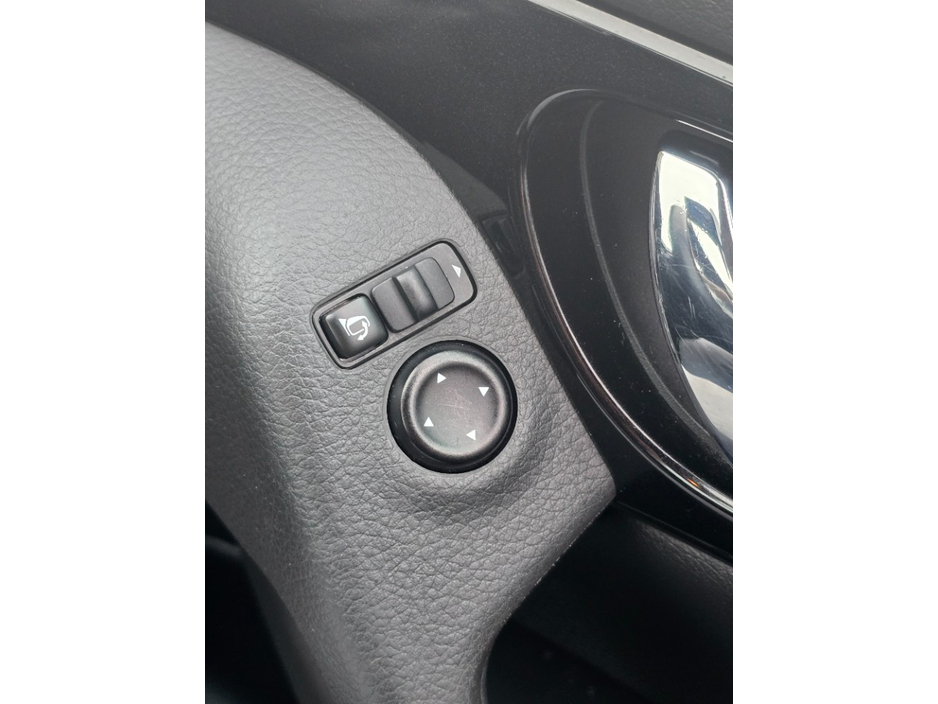 2016 Nissan Qashqai - image 10