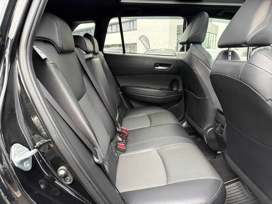 2024 Toyota Corolla Cross TOP SPEC SOL 1.8 HYBRID SOL PLUS EXTRAS // POWER TAILGATE // PAN ROOF // REAR CAMERA // APPLE CARPLAY/ANDROID AUTO // AIR CON // FULL WARRANTY €38,945