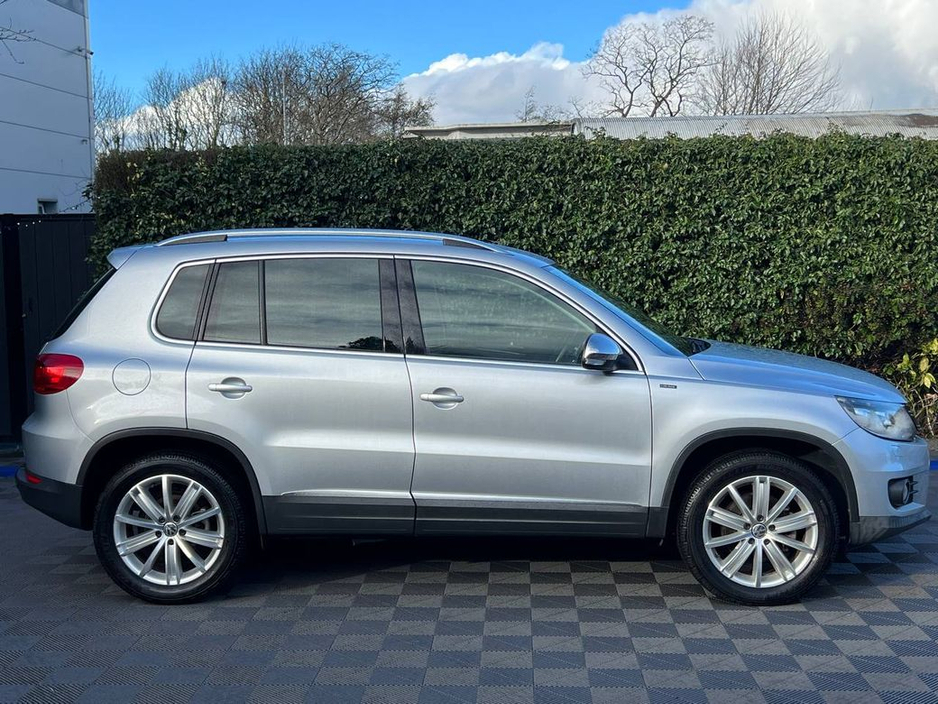 2015 Volkswagen Tiguan LOUNGE EDITION 1.2 TSI // FULL SERVICE HISTORY // 18" ALLOYS // REVERSE CAMERA €15,950