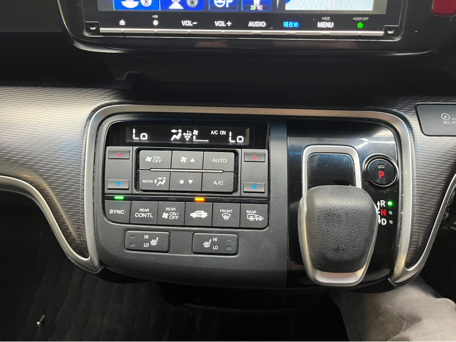2018 Honda Stepwagon - image 16