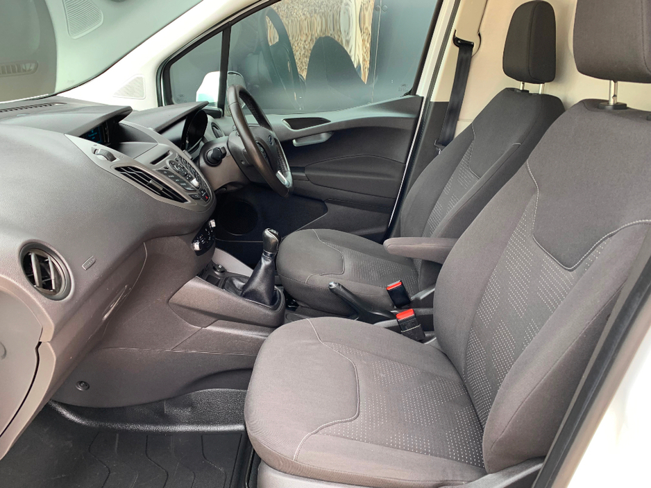2018 Ford Transit Courier - image 13