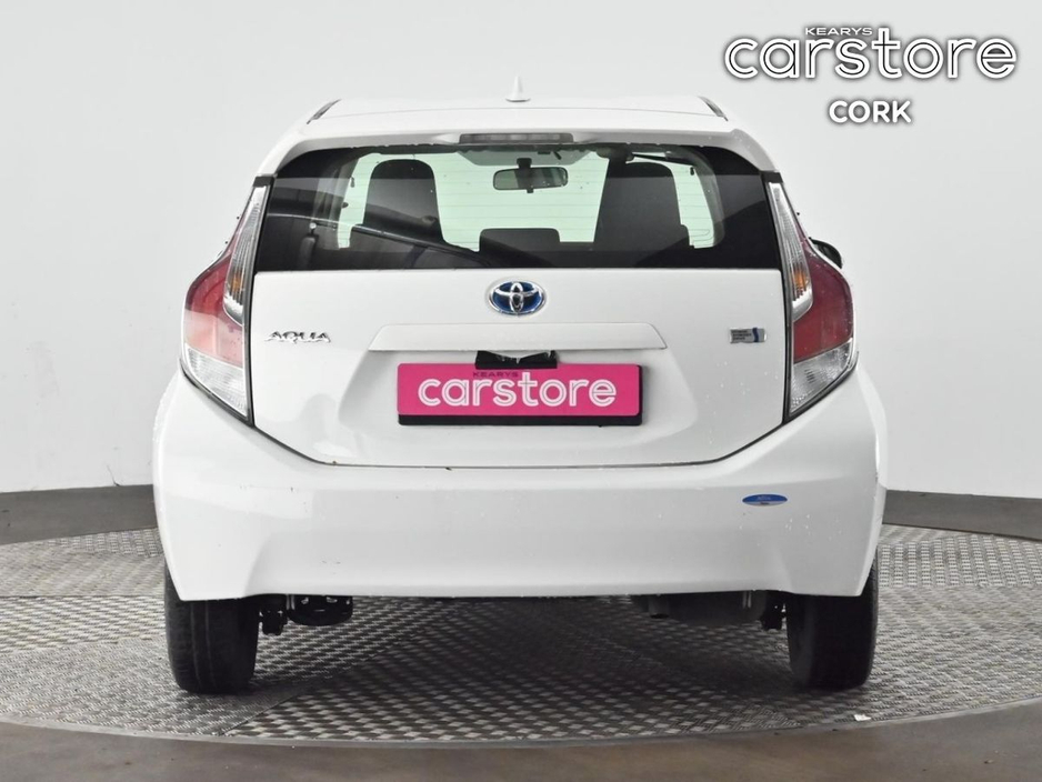 2016 Toyota Aqua - image 4