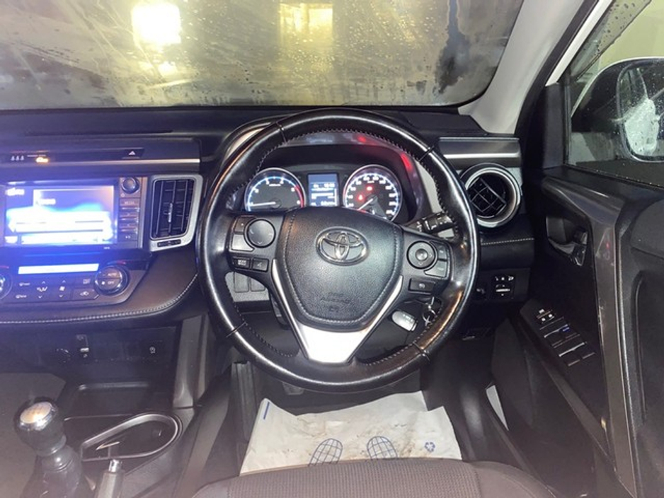 2016 Toyota Rav4 - image 9