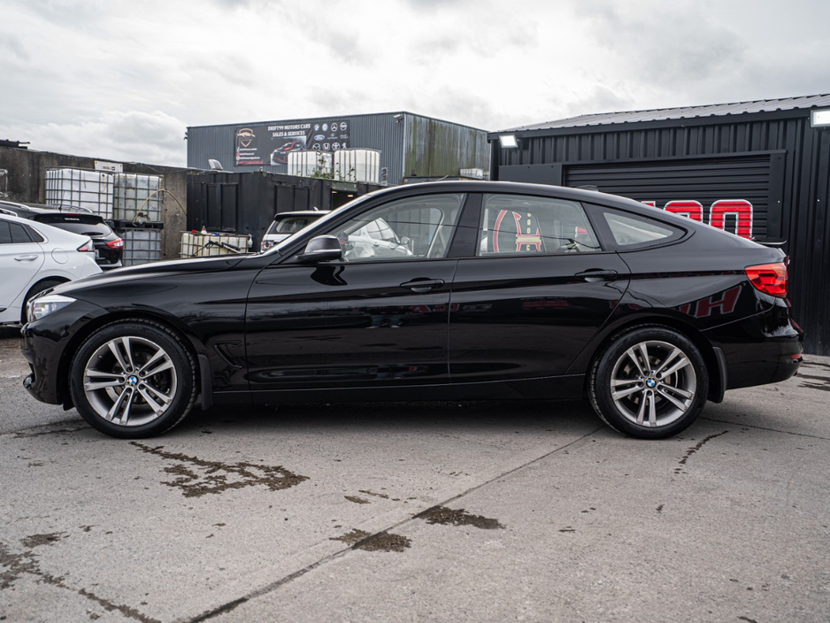 2016 BMW 3 Series - image 17