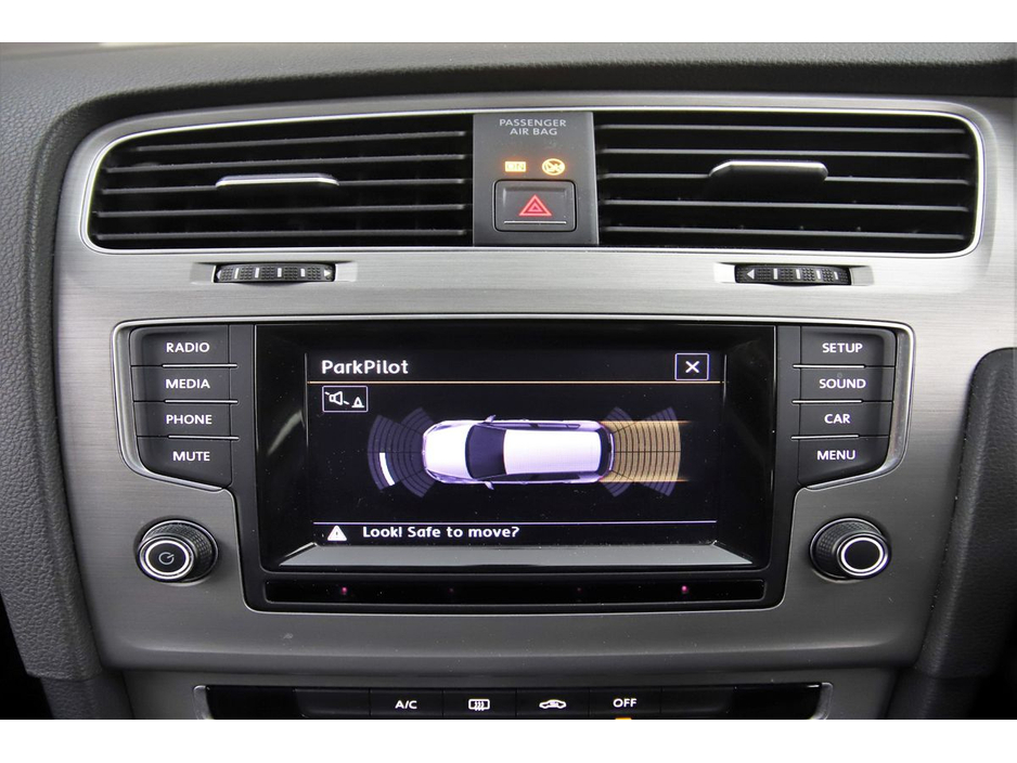 2015 Volkswagen Golf - image 20