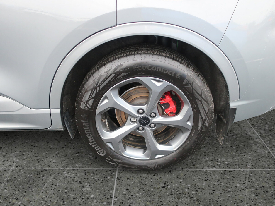 2025 Ford Kuga - image 6