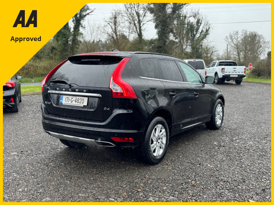 2017 Volvo XC60 - image 10