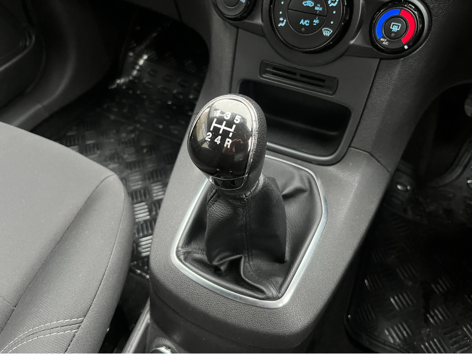 2015 Ford Fiesta ZETEC 1.2 PETROL €8,950