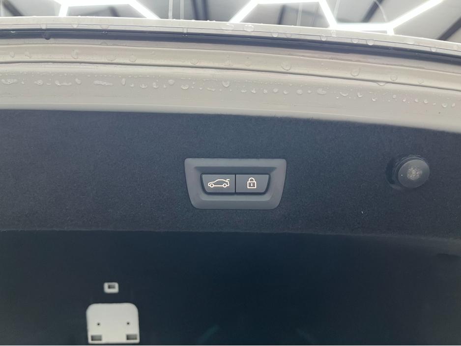 2018 BMW 7 Series €29950! 2018 BMW 740E IPERFORMANCE M-SPORT 2.0 AUTOMATIC / CRUISE CONTROL / 360° PARKING CAMERA / ELECTRIC MEMORY HEATED & MASSAGING SEATS / PANORAMIC SUNROOF / PADDLE SHIFTERS €29,950