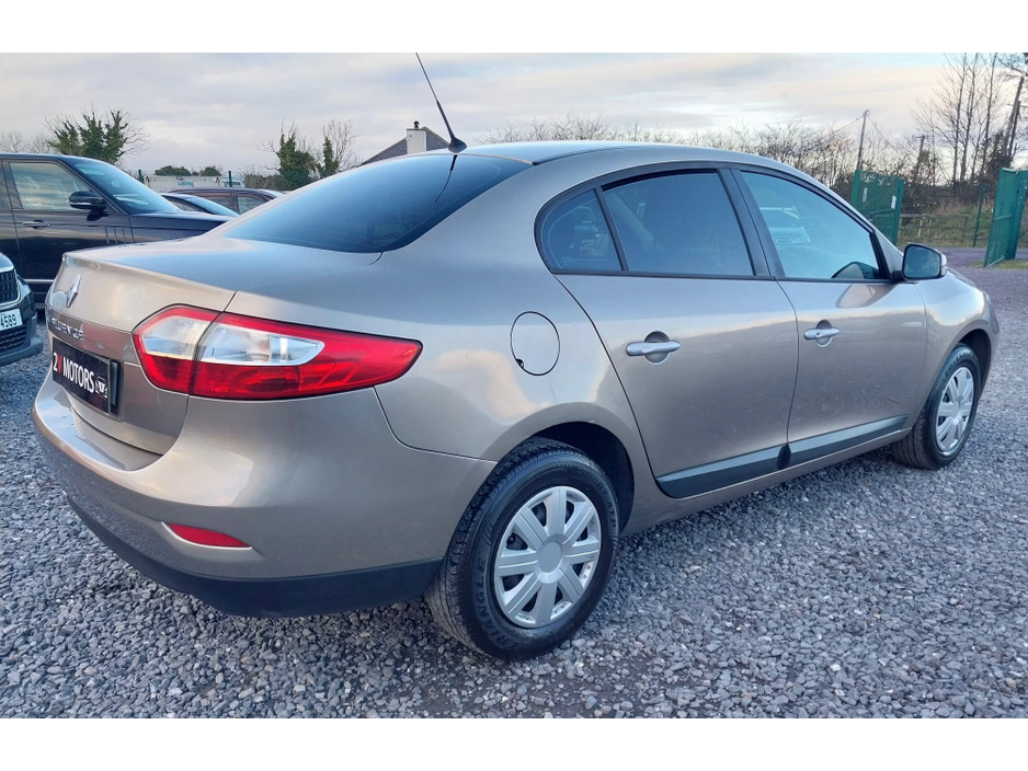 2011 Renault Fluence - image 7