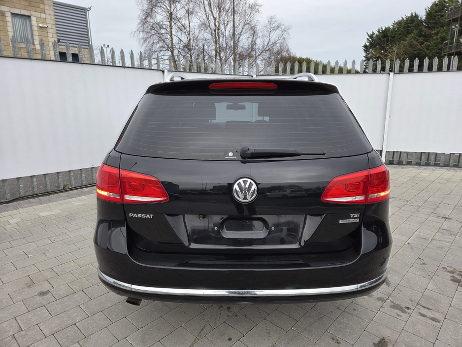 2013 Volkswagen Passat - image 9