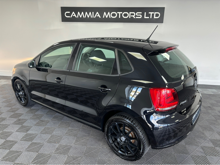 2011 Volkswagen Polo - image 3
