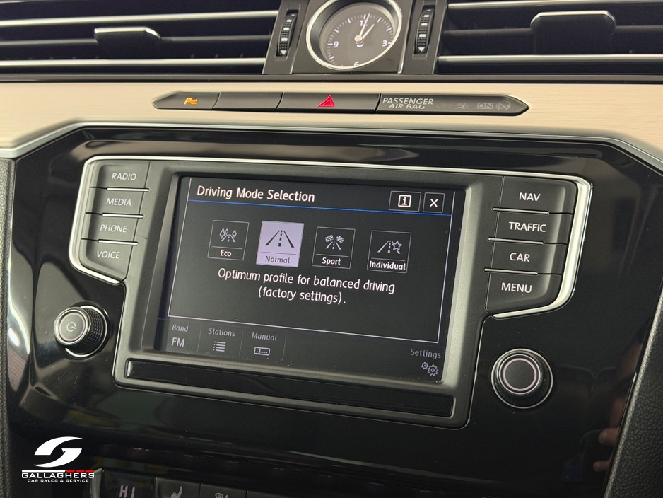 2017 Volkswagen Passat - image 28