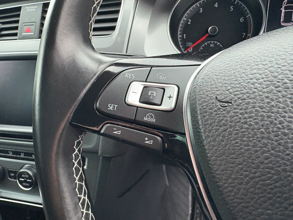 2015 Volkswagen Golf  €13,490