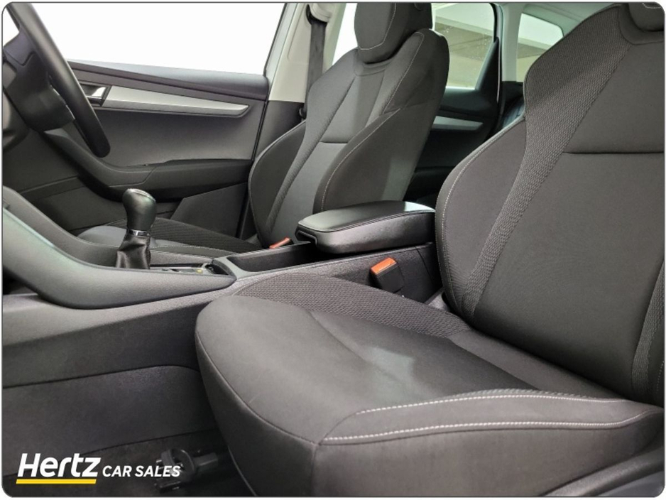 2024 Skoda Karoq - image 5