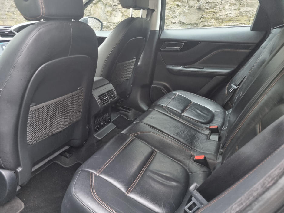 2017 Jaguar F-Pace RWD 2.0 D 163PS Prestige €10,999