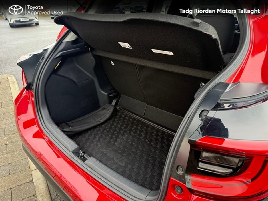 2022 Toyota Yaris - image 9