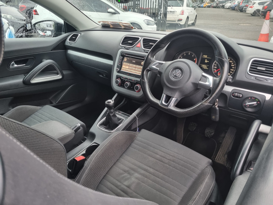 2010 Volkswagen Scirocco - image 7