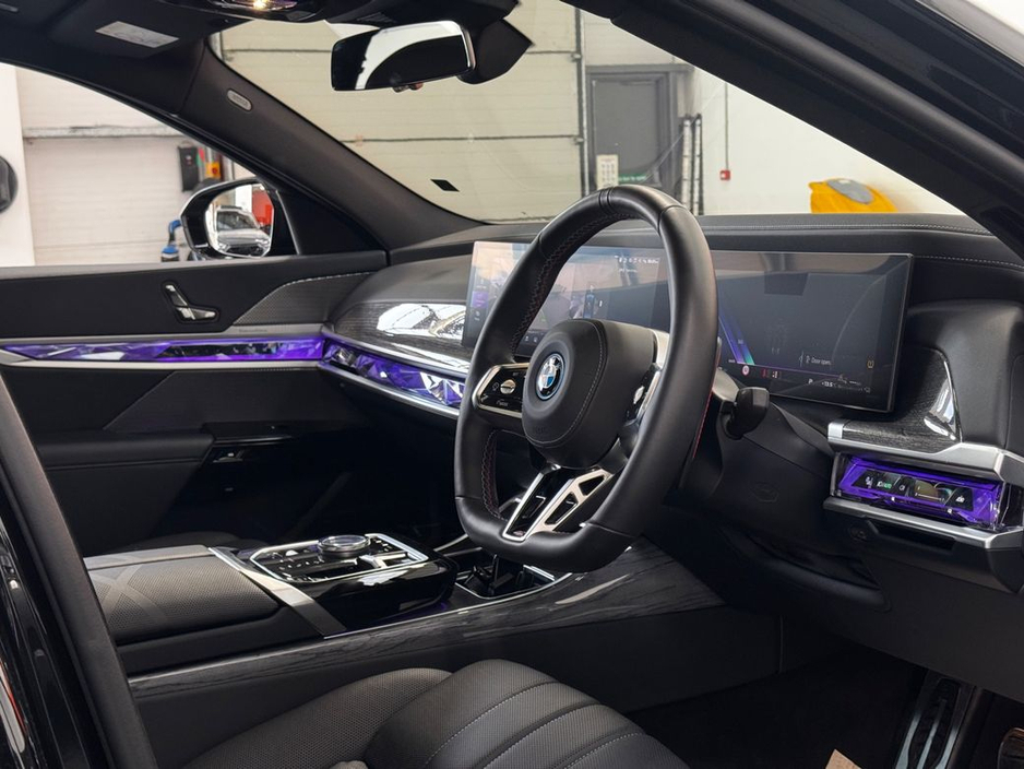 2025 BMW 7 Series - image 14