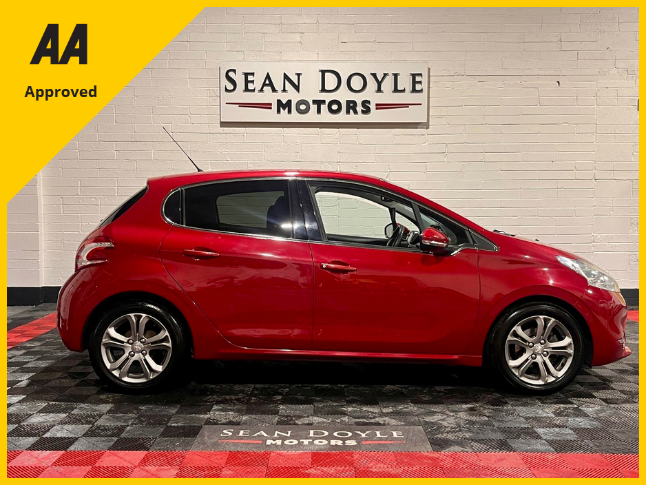 2014 Peugeot 208 - image 4