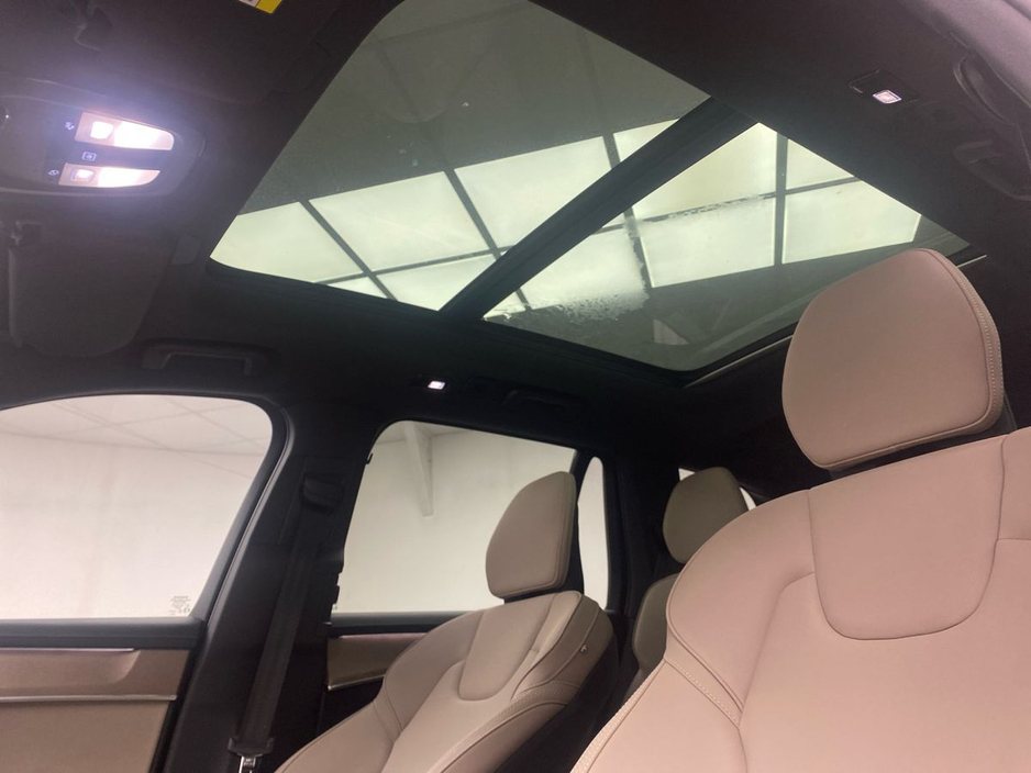 2025 Volvo XC90 - image 25