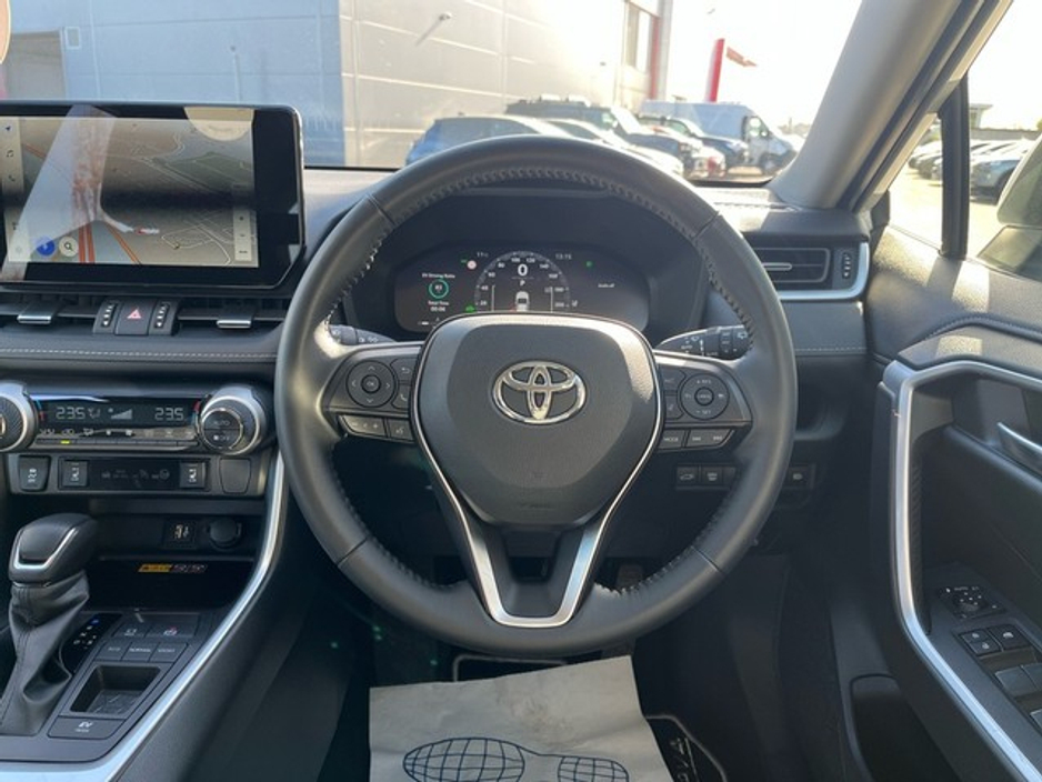 2025 Toyota Rav4 - image 9