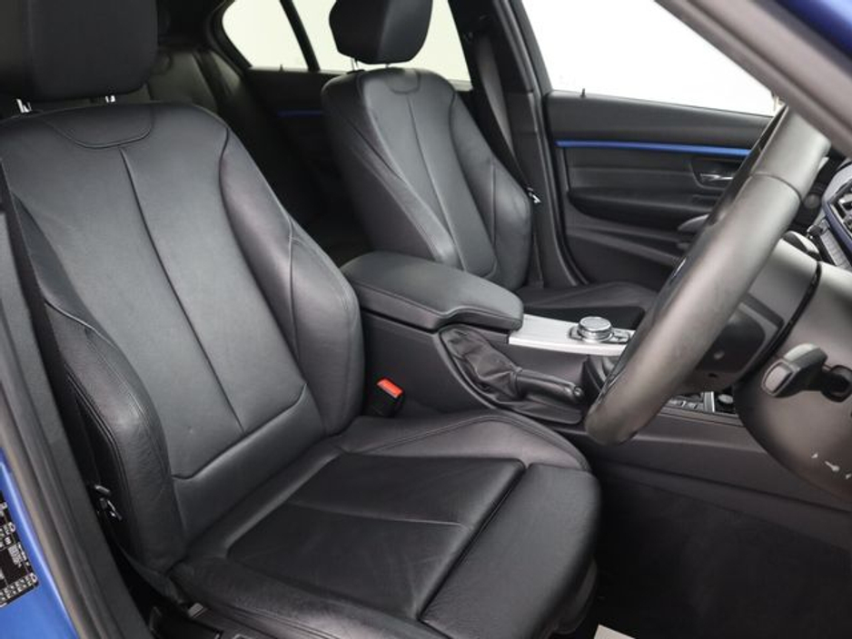 2015 BMW 3 Series - image 10