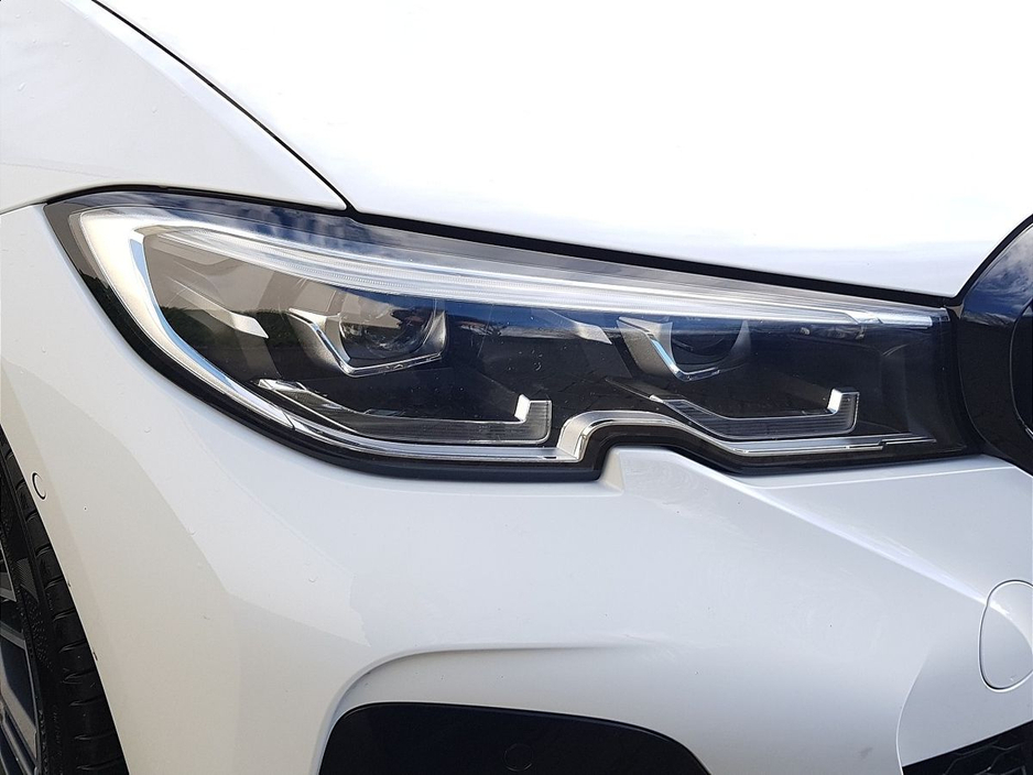 2022 BMW 3 Series - image 19