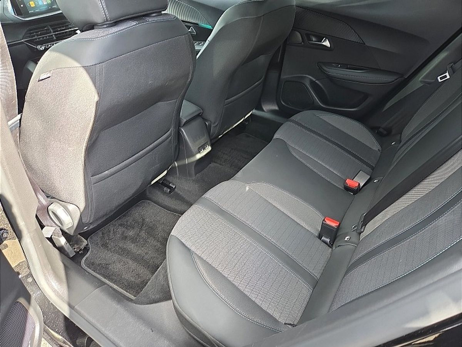 2023 Peugeot 2008 - image 8