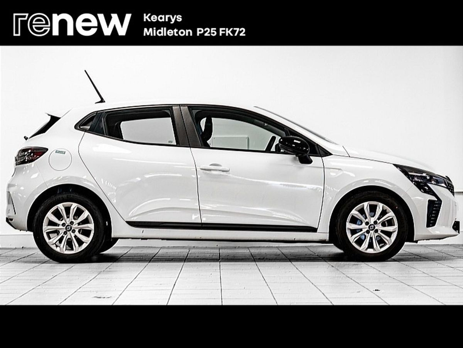 2025 Renault Clio - image 7