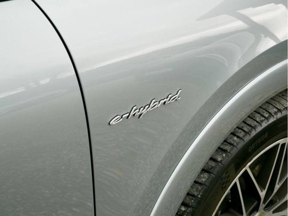 2024 Porsche Cayenne - image 14