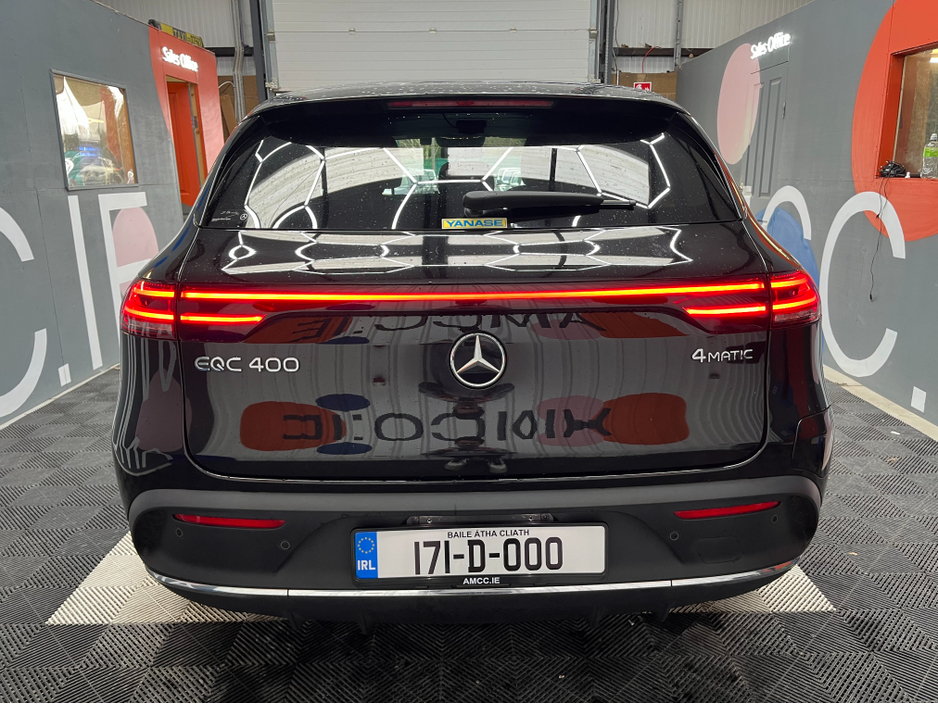 2021 Mercedes-Benz EQC - image 3
