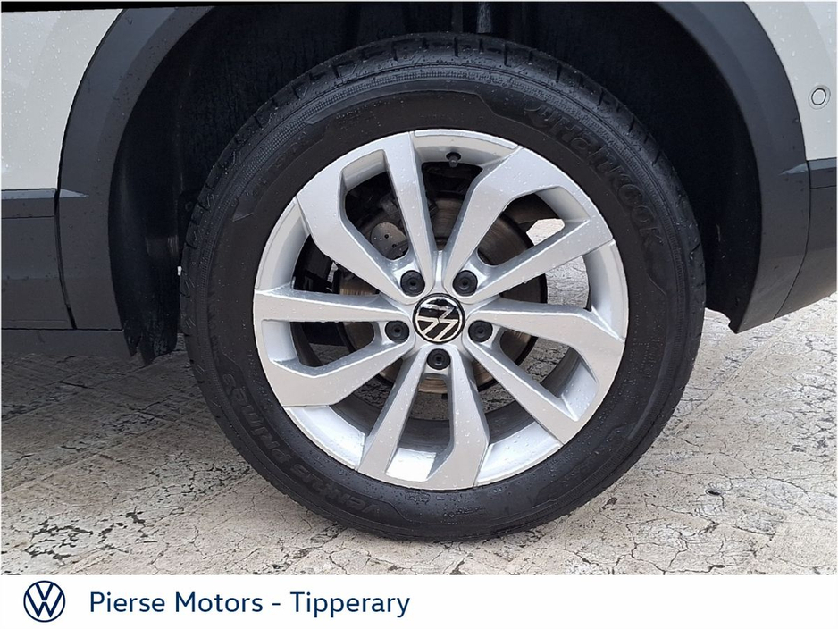 2025 Volkswagen T-Roc - image 7