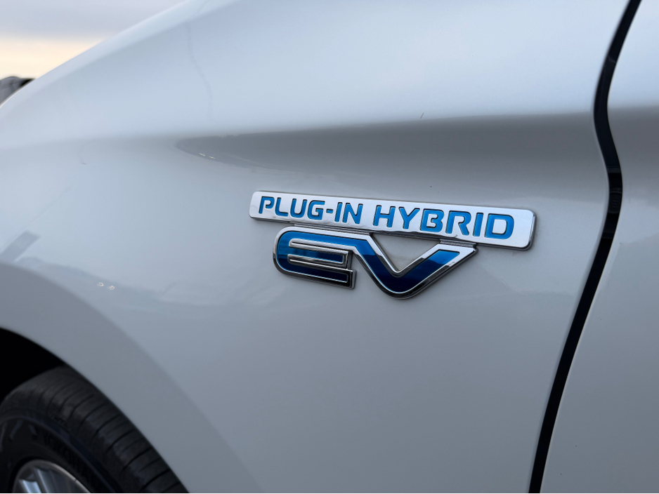 2019 Mitsubishi Outlander - image 4