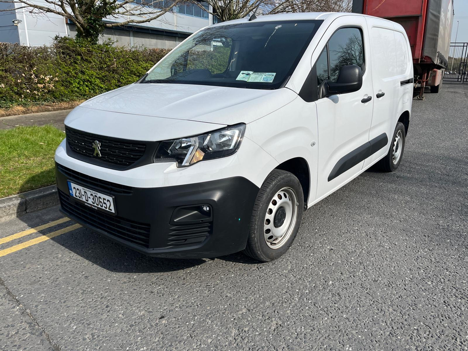 2023 Peugeot Partner - image 7