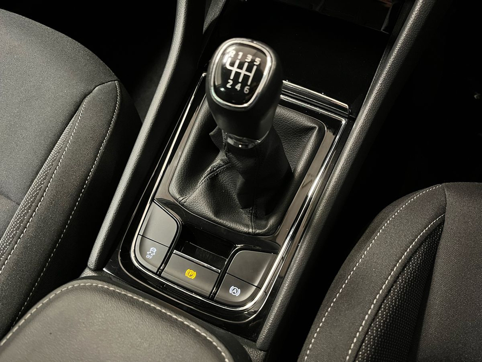 2023 Skoda Karoq Ambition 1.0TSI 110BHP - Parking Sensors - Climate Control - Cruise Control - Auto Lights/Wipers - Apple CarPlay/Android Auto €29,950