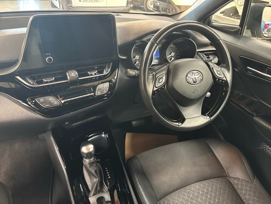 2022 Toyota C-HR - image 8
