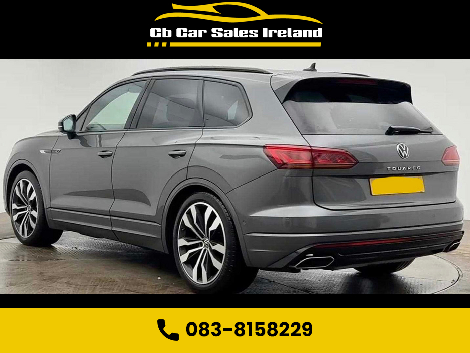 2023 Volkswagen Touareg - image 3