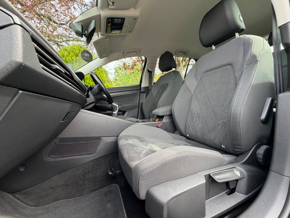 2022 Volkswagen Golf - image 10