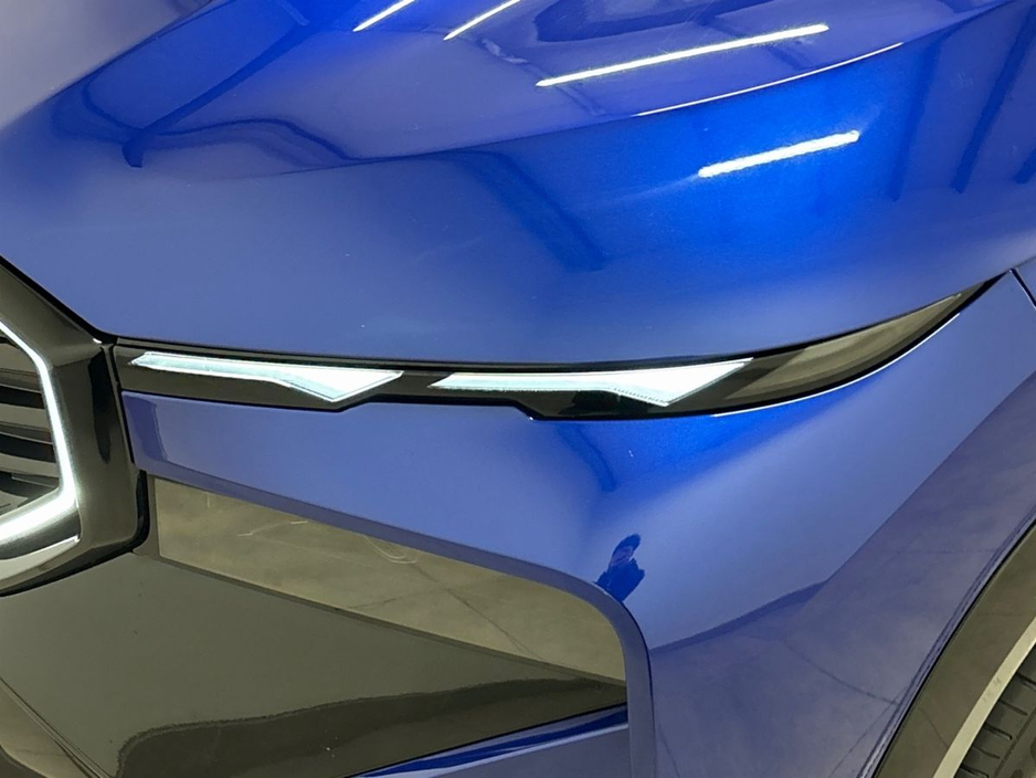 2025 BMW XM - image 21