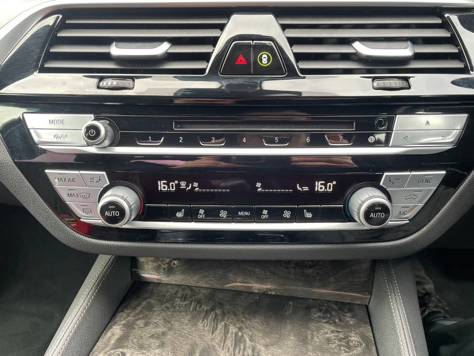 2019 BMW 5 Series - image 18