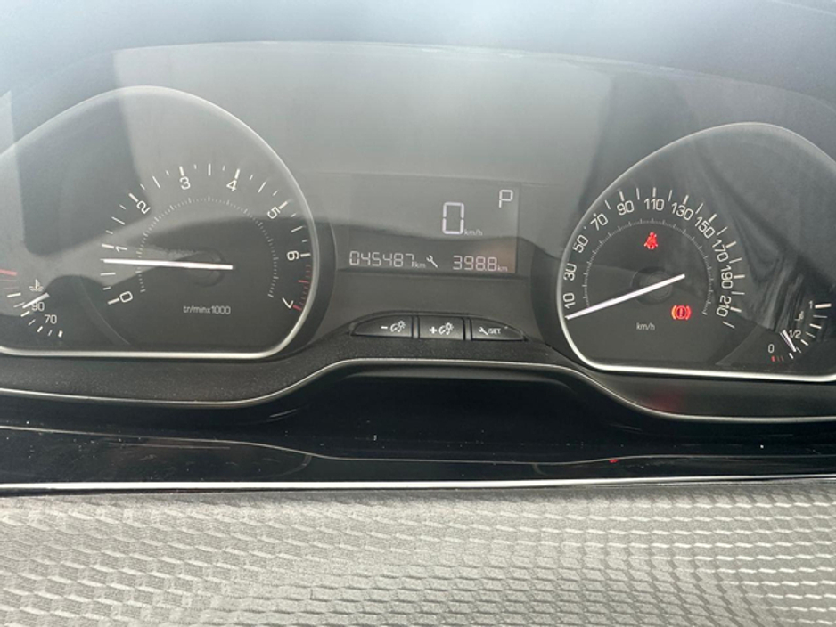 2017 Peugeot 208 - image 19