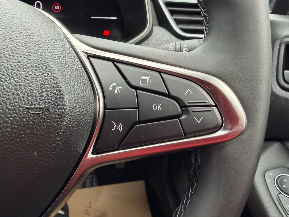 2024 Renault Clio - image 24