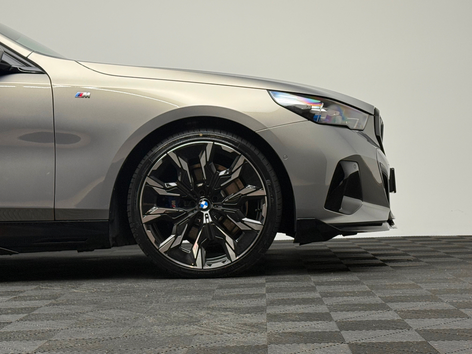 2025 BMW 5 Series - image 9