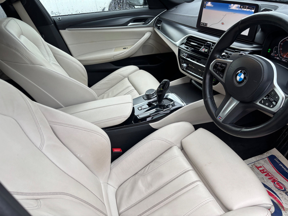 2022 BMW 5 Series - image 7
