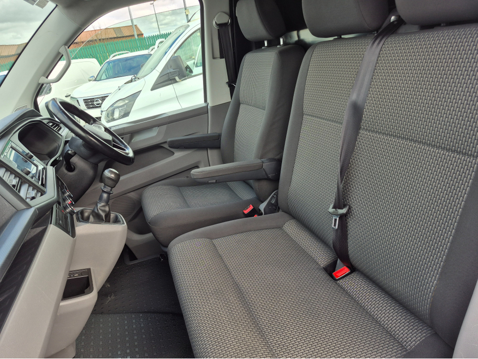 2021 Volkswagen Transporter - image 13