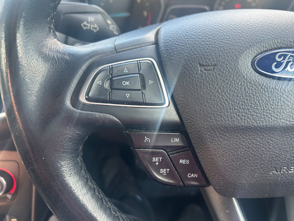 2016 Ford Focus - image 6