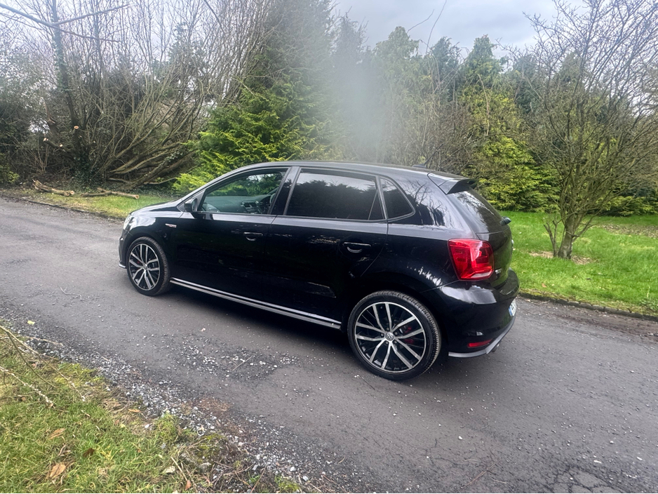 2016 Volkswagen Polo - image 2