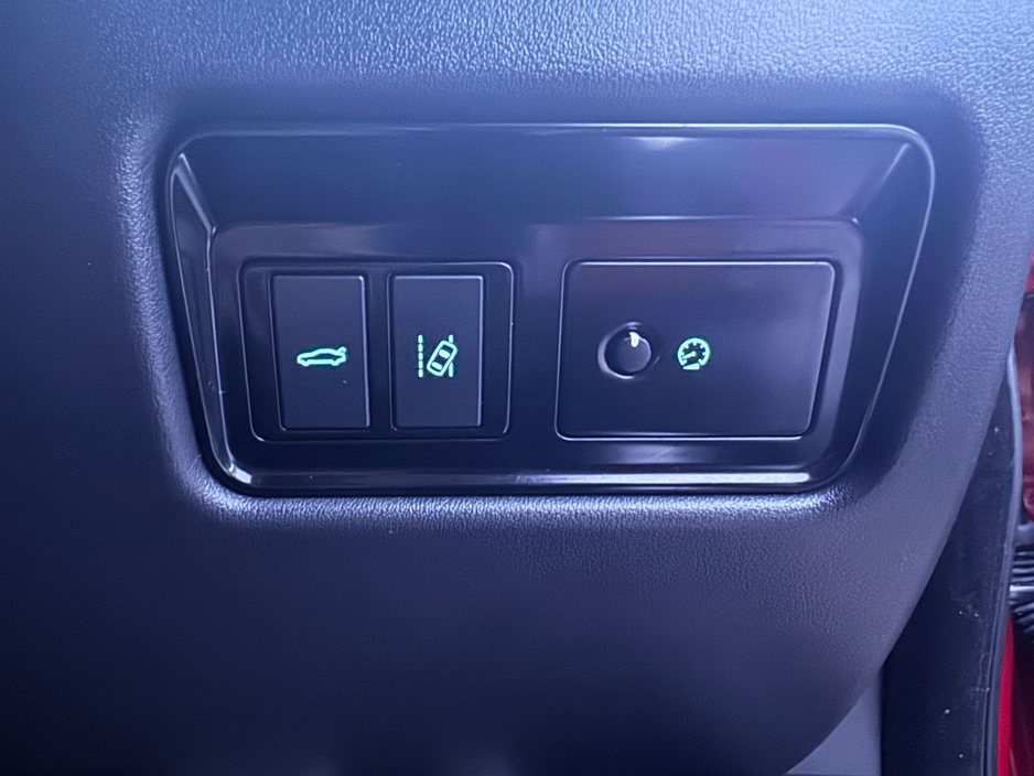 2017 Jaguar XF - image 17